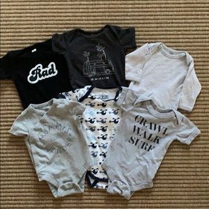 Boy onesie/bodysuit lot (6 items) size 3-6 months